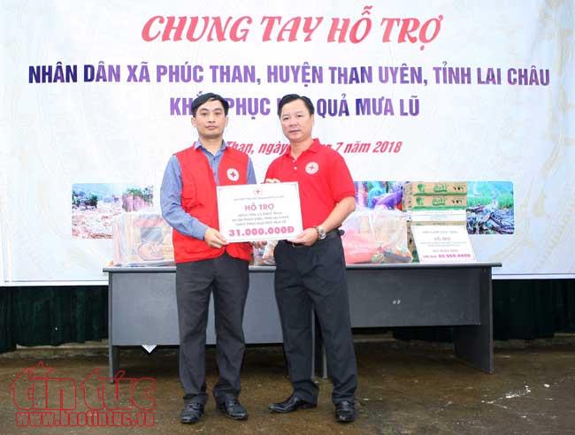 Những tấm lòng vàng đến với bà con vùng lũ Lai Châu ảnh 2